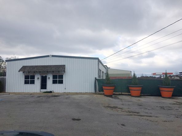 Hixson Pike Flex Space: 7611 Hixson Pike, Hixson, TN 37343